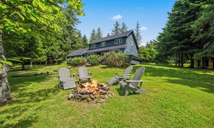 Rangeley House | 🐾Cozy Nights - Dog friendly home on the Eastern Shore of Rangeley Lake