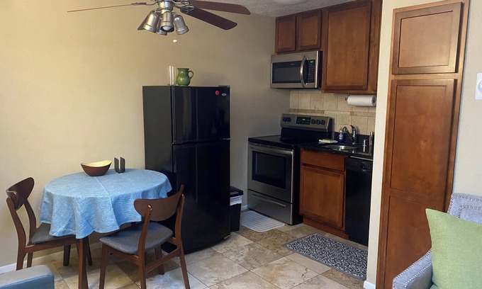 Highland Business Condo | Cozy Nob Hill Condo close to UNM
