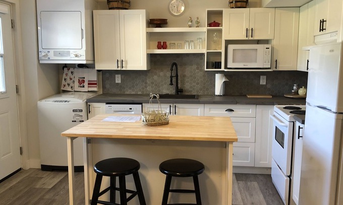 Vernon House | Cozy Nook on Swan Lake , Vernon, B.C.