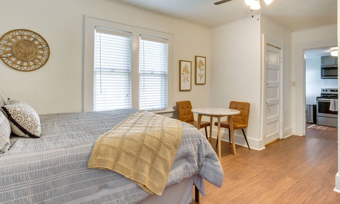 Norman Apartment | Cozy Norman Studio: Walk to OU + Campus Corner!