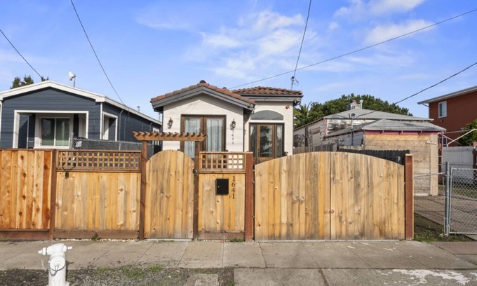 Oakland House | Cozy Oakland Home