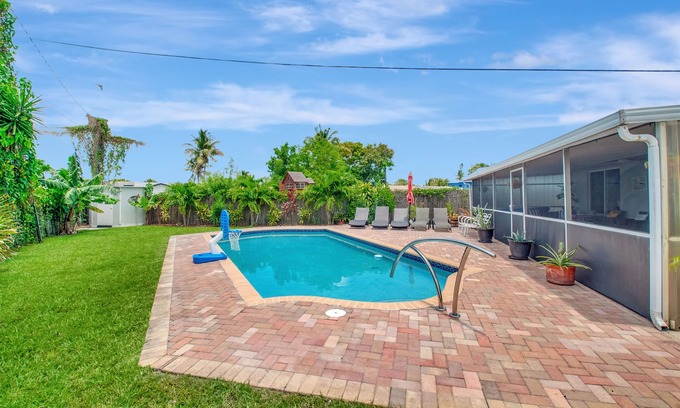 Sandalfoot Cove House | Cozy oasis private pool Sunny beach getaway with heated pool