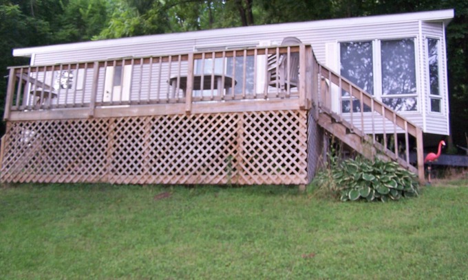 Ferryville House | Cozy Park Model On Pool 9