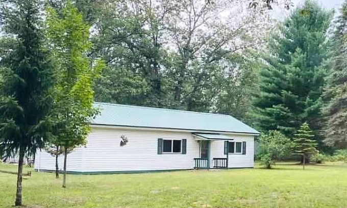 Branch Cabin | Cozy Peaceful 1 bedroom Cabin, that sleeps 6 - A perfect nature filled getaway.