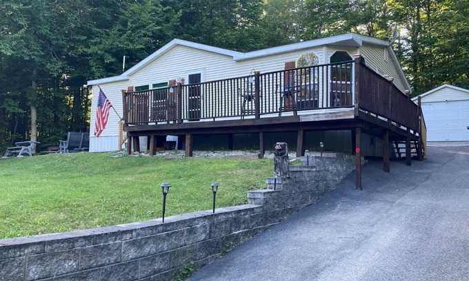 Old Forge House | Cozy, peaceful "camp" in Hollywood Hills, just north of the town of Old Forge