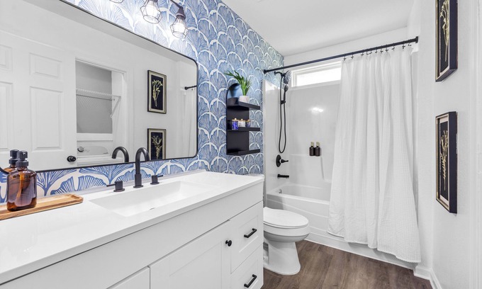 South Pensacola House | Cozy Pensacola Bungalow 10 Mins to Downtown Coffee Bar Hammocks + Karaoke