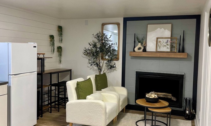 Des Moines Apartment | Cozy PNW MIL Suite