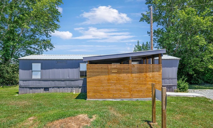 Hohenwald House | Cozy & private 2-bedroom home in Hohenwald, TN only 4miles to the Natchez Trace