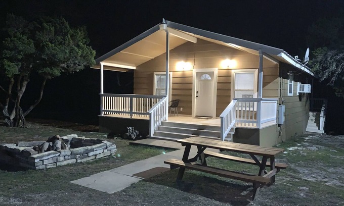 Canyon Lake Cottage | Cozy, private cottage in the Hill Country (sleeps 6)