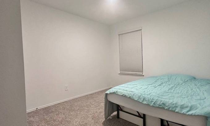 Katy House | Cozy Private Room with Private Bathroom in Charming Katy