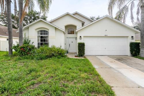 Sunrise Lakes Apartment | Cozy Queen BR Pool Access Near Disney