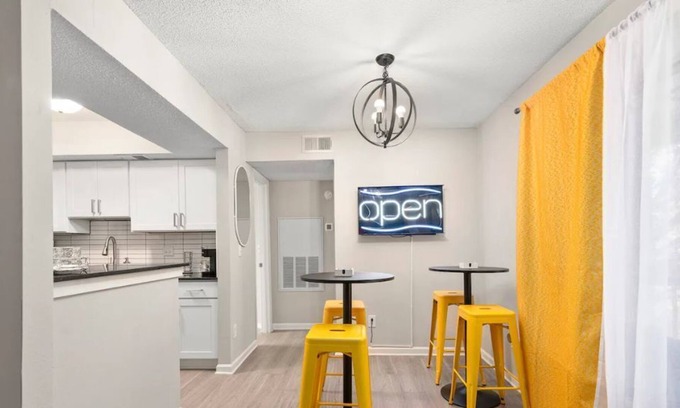 Matthews Apartment | Cozy Queen City Getaway | 15 minutes from Uptown