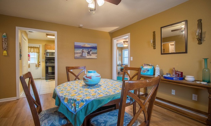 Bay St Louis Cottage | Cozy, Quiet, Central, Live like a local, Cottage Experience, Spring and Summer!