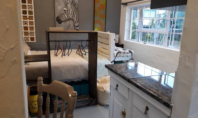 Constantia House | Cozy quirky cottage Constantia