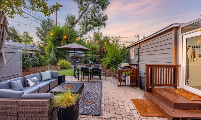 Old Southwest House | Cozy Reno Midtown Retreat Fire Pit & Parking