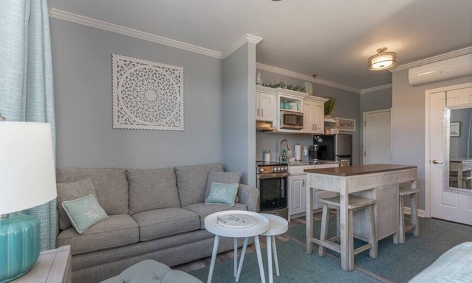 Huddleston Condo | Cozy Resort - Pickleball, Beaches, Boat Ramps