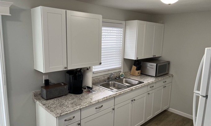 Eastside House | Cozy Retreat Near LeMoyne & Syracuse University