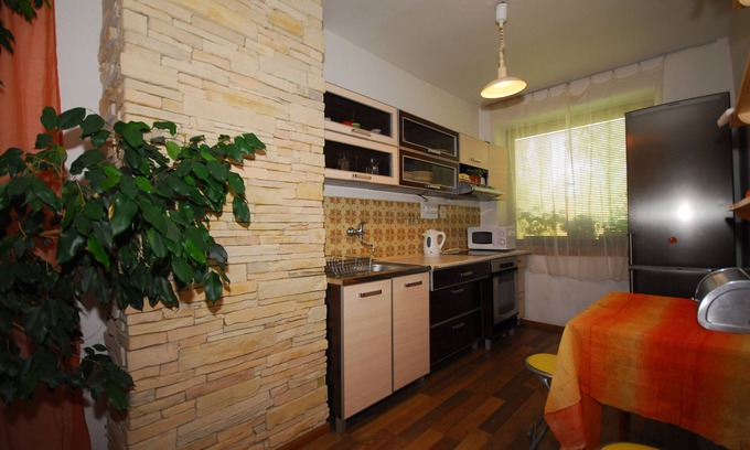 Demanova Apartment | Cozy Retro 3-Bedroom Apartment Near Jasna Ski & Tatralandia For Up To 6 Pers.