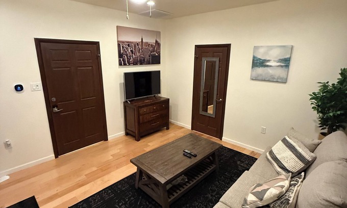 Roosevelt Apartment | Cozy Roosevelt Row Stay – Roku TV & Near Art District