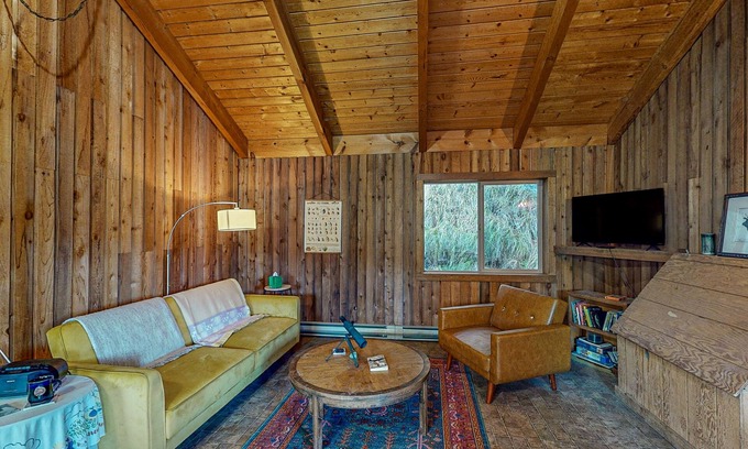 Wallowa County House | Cozy rustic cabin with views of lake Wallowa with WiFi, streaming, and grill