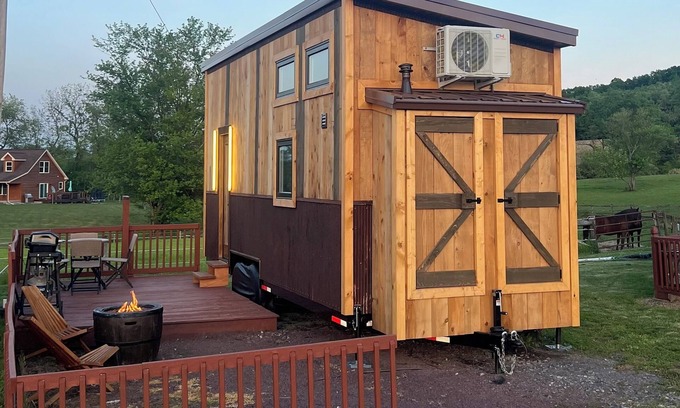 West Milton House | Cozy Rustic Tiny House @ the Horse Stable w/horse back trail riding & more!