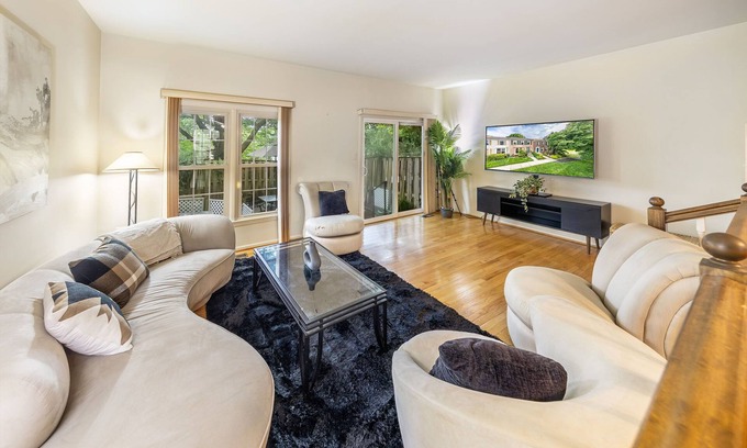 Lincolnia House | Cozy Safe Haven 4Bed Home 20 mins to DC Sleeps 10