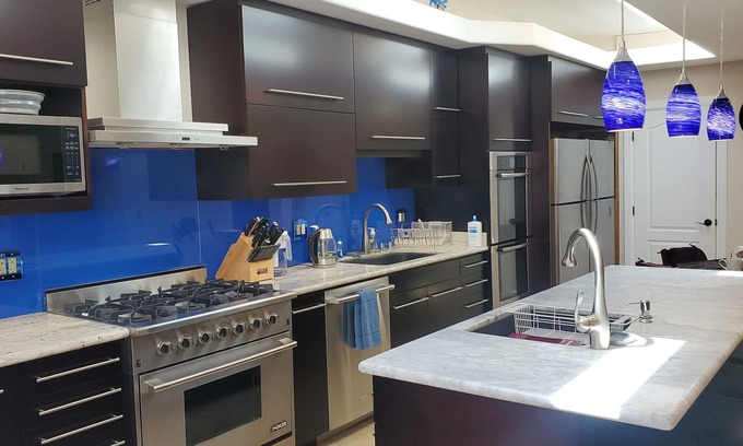 Sunset District House | Cozy San Francisco Home 4 Bd., 2 Ba. Chefs kitchen