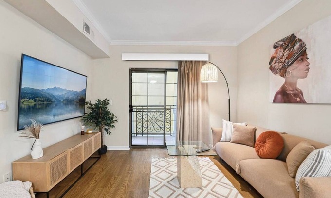 Del Rey Apartment | Cozy Santa Monica Getaway – Just 2 Minutes from the Promenade