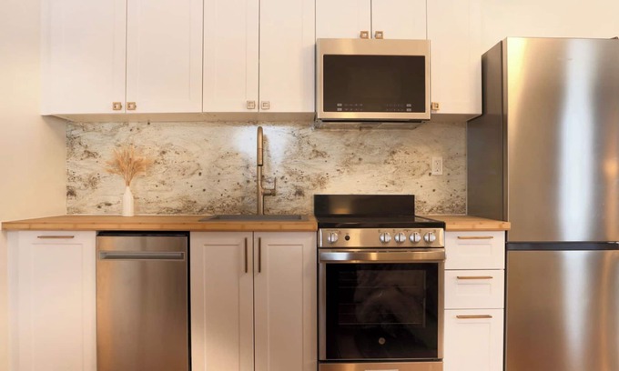 Shawnigan Lake Villa | Cozy Shawnigan Lake Carriage House