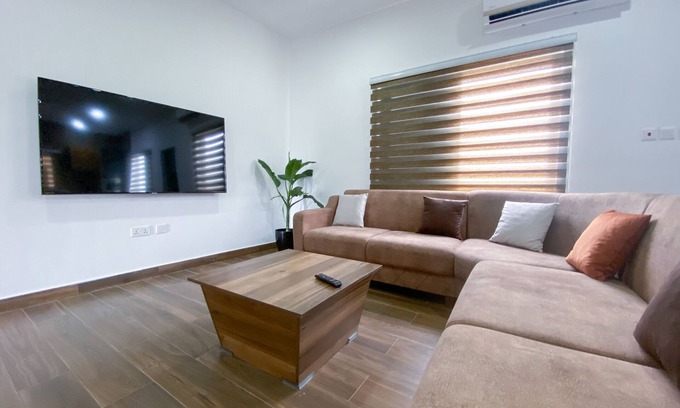 Teshie Apartment | Cozy & Spacious 2BD APT w/QUEENbeds WIFI & Netflix East Legon