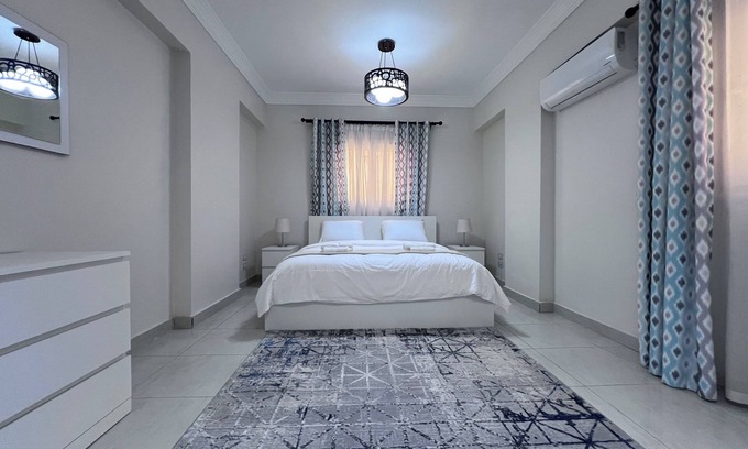 Al-Khalifa Apartment | Cozy Spacious 3BR Apt - King Beds - with AC & WiFi in fantastic New Cairo