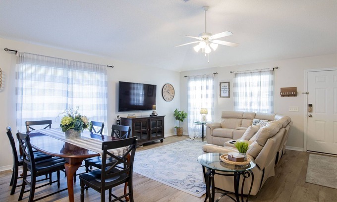 Northwest Pensacola House | Cozy & Spacious 4 bdrm Cottage in Pensacola