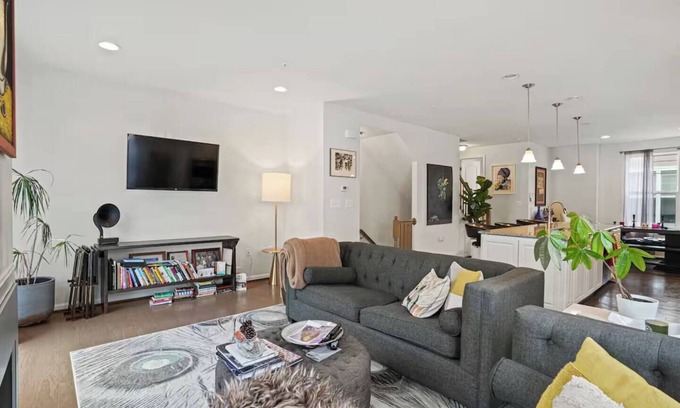 Northeast House | Cozy & Spacious 4 BR Home in NE DC Near the Metro!