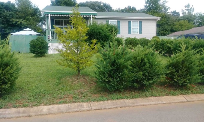 Cleveland House | Cozy & Spacious near Lee Univ