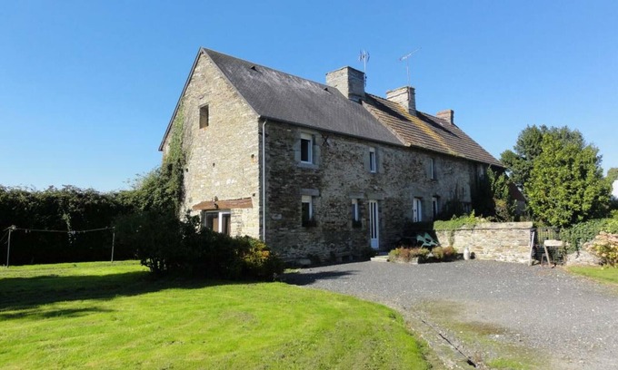 Baudre Cottage | Cozy Stone Farmhouse with Garden, Near Saint-Lô – Sleeps 4, Modern Amenities, Pet-Friendly