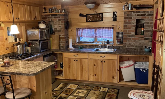 Brantingham Cabin | Cozy Stonehouse Cabin on Brantingham Lake!nPet friendly!