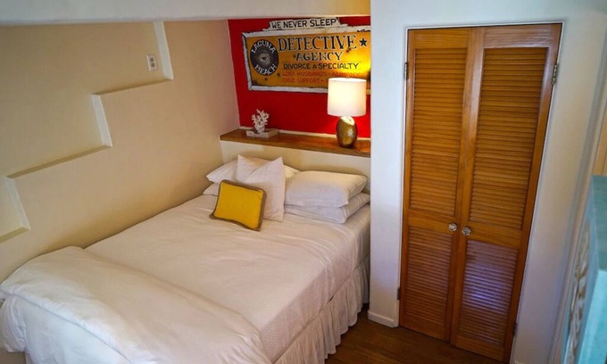 Laguna Beach Apartment | Cozy Studio Apartment with European style