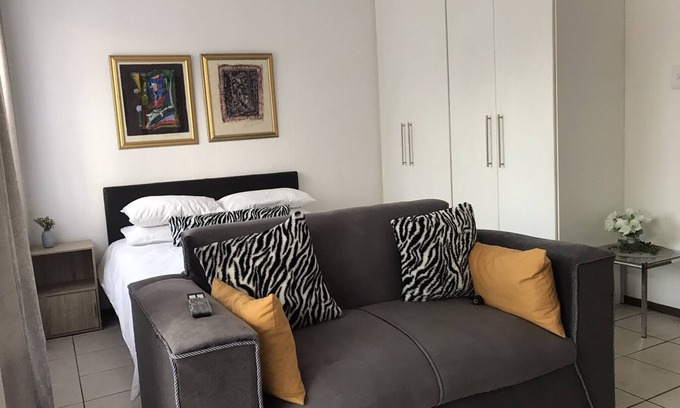 Greater Johannesburg Metropolitan Area Apartment | Cozy Studio Apartment with Wifi backup
