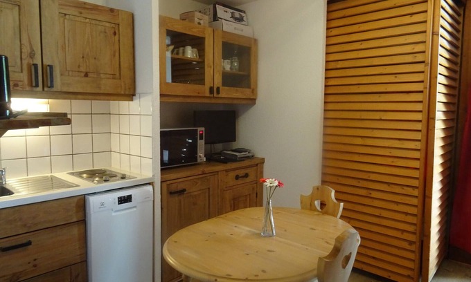Arc-2000 Apartment | Cozy Studio for 3 in Arc 2000, Near Rink, South-Facing Balcony, 2 Min to Slopes