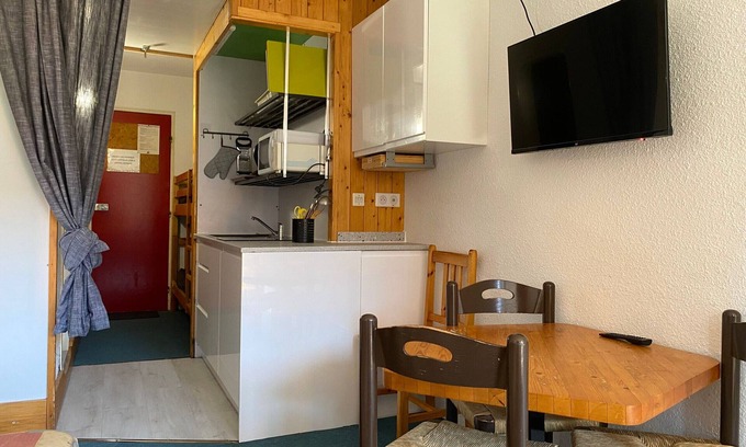 Arc-1800 Apartment | Cozy Studio for 3 · Near Slopes · Balcony · Free WIFI