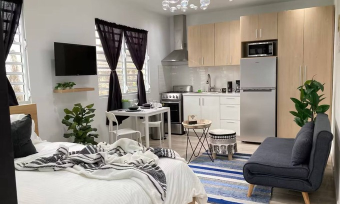 Distrito Central de Bayamon Apartment | Cozy studio in charming Bayamón with AC