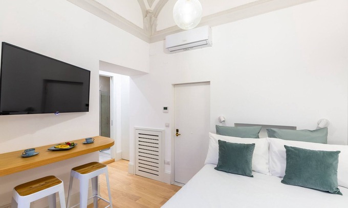 Chiaia Apartment | Cozy Studio in Chiaia district by Wonderful Italy