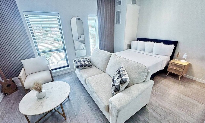 Downtown Des Moines Apartment | Cozy Studio in Downtown Des Moines near all attractions!