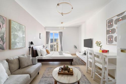 Jumeirah Lake Towers Apartment | Cozy Studio in JLT