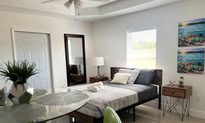 Greenacres Apartment | cozy studio in the hearth of WPB