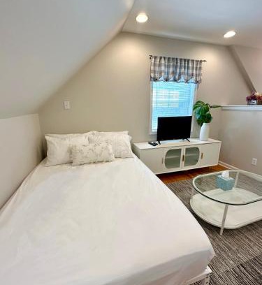 Trumbull Apartment | Cozy studio quiet