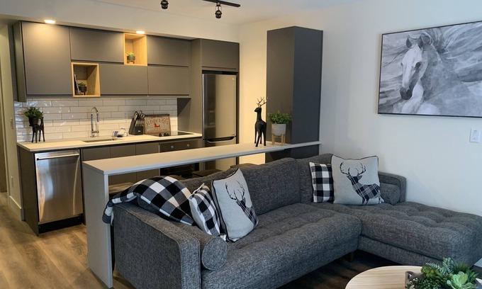 Silver Star Mountain Apartment | Cozy suite on the Ridge - private hot tub and laundry.