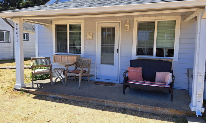 Sunset Beach House | Cozy Sunset Beach Cottage By Lake and Ocean, Peaceful Setting *Wi-Fi*