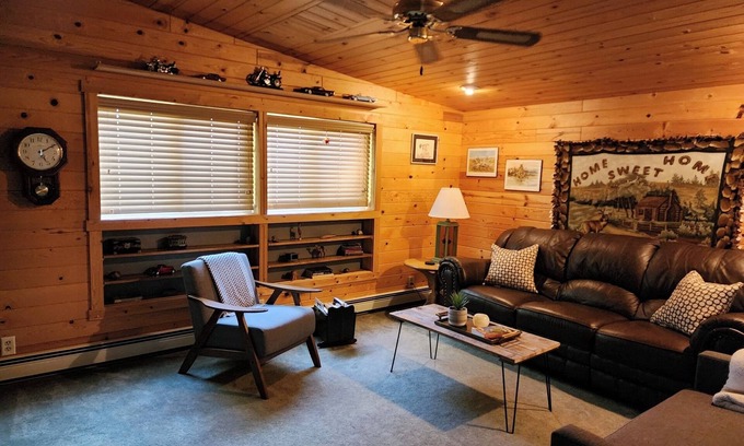 White Pine House | Cozy, super-clean cabin minutes from Lake Superior & the Porkies!
