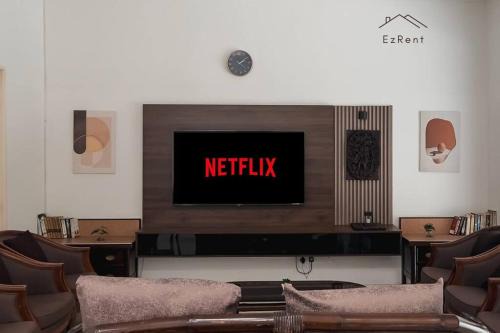 Larut Apartment | Cozy Taiping Terrace Homestay near Lake Garden at Crystal Creek